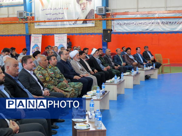 توزیع ۱۵ هزار پک لوازم التحریر کمیته امداد بین دانش‌آموزان نیازمند