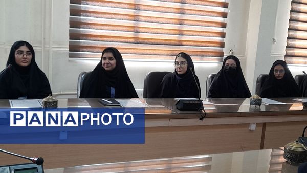 برگزاری اولین جلسه همیاران مشاور دبیرستان شاهد عصمت ناحیه۳ کرج در سال تحصیلی جدید