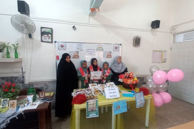 مراسم روز کتاب و کتابخوانی و افتتاح کتابخانه در دبستان شاهد تحقیقی ناحیه ۶