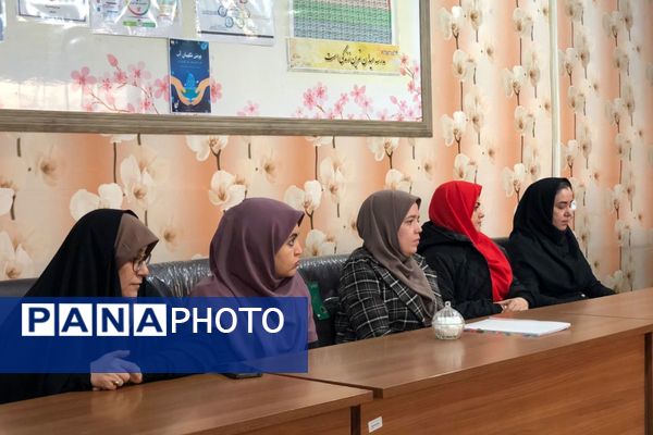  تجلیل از آموزگاران فعال طرح “حامی” در مدرسه هدی  شهرقدس