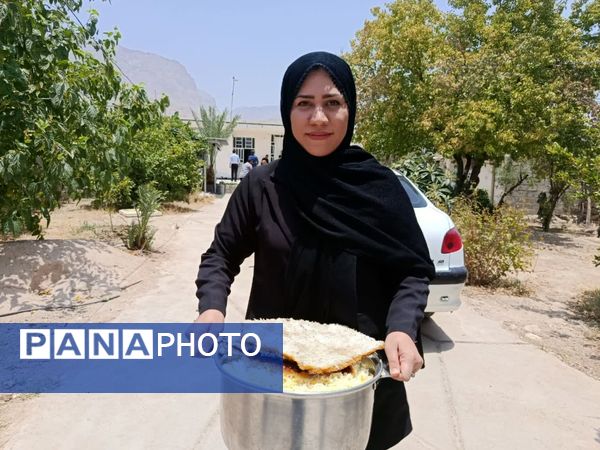 پخت و توزیع نذری در روز تاسوعای حسینی روستای حسن آباد داراب استان فارس