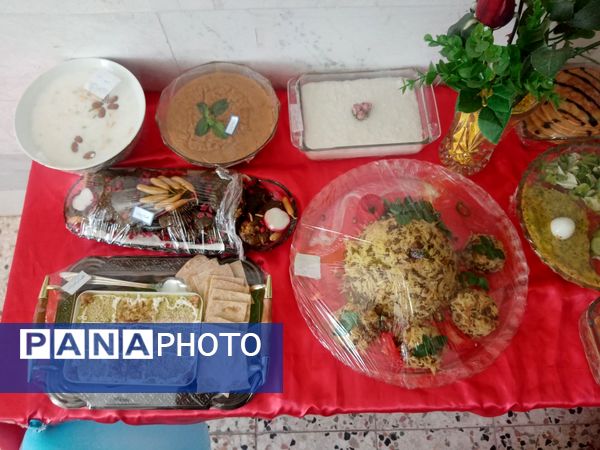 جشنواره غذای سالم در مدرسه حاج مهدی روحانی