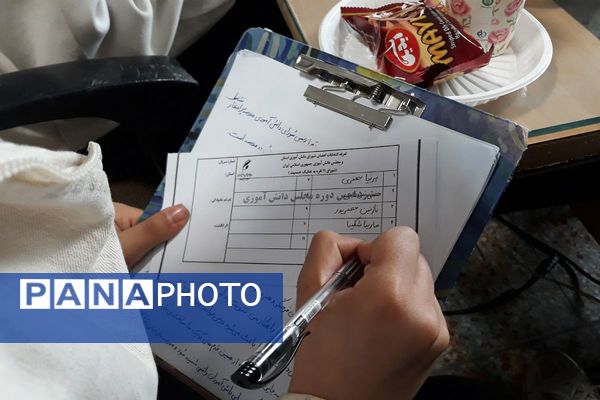 رقابت دانش‌آموزان منتخب در انتخابات منطقه‌ای شورای دانش‌آموزی بهارستان دو