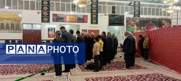 نماز جماعت در شب میلاد حضرت زهرا س در خلیل آباد