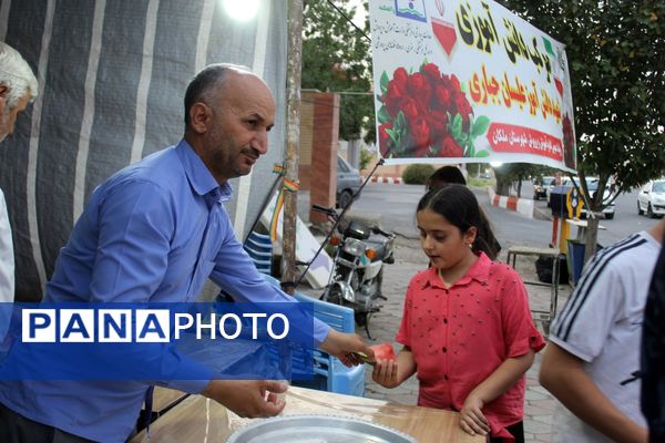 حضور پرانرژی نوجوانان در موکب دانش‌آموزی ملکان