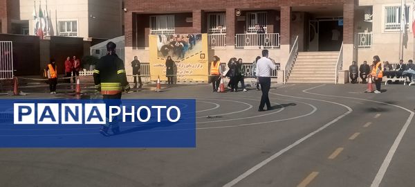 مانور آمادگی برای مقابله با بحران در آموزشگاه دخترانه راز