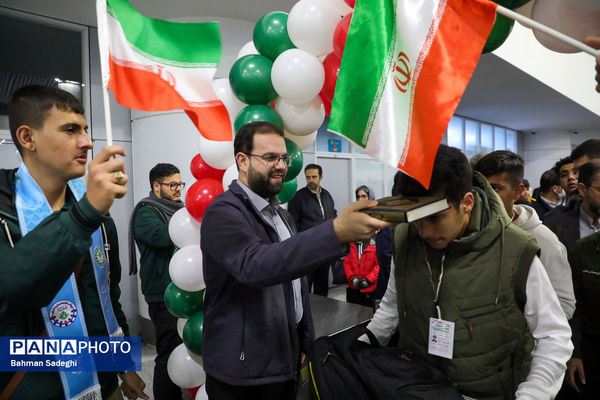 آیین بدرقه دانش‌آموزان و مربیان عمره‌گزار به سرزمین وحی