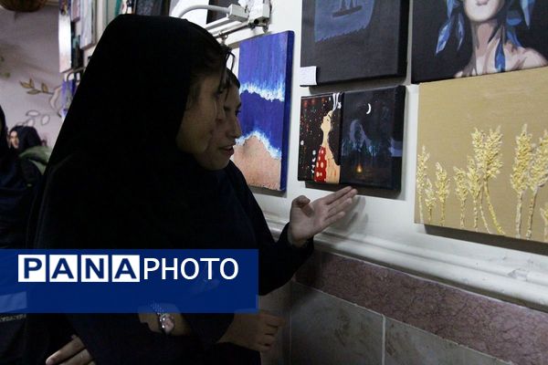 جشنواره هفته مشاغل در هنرستان تقوی پیشگان بهارستان۲