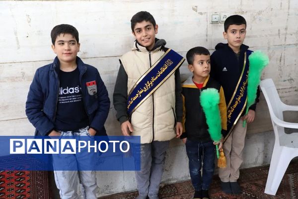 نهج‌البلاغه‌خوانی نماز‌گزاران کمالشهر پیش از خطبه‌های نماز 