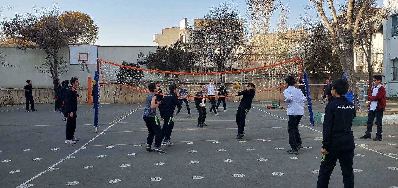 فدراسیون والیبال از نخبگان والیبالی در بدنه آموزش و پرورش حمایت کند
