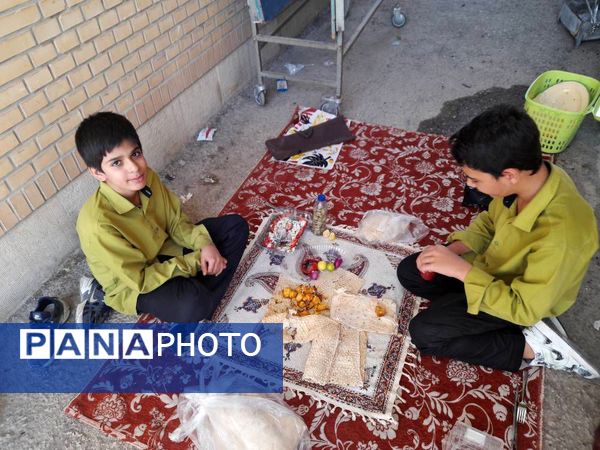 ناهار وحدت با طعم  شادی و لذت در مدرسه شاهد حاج مصلحیان
