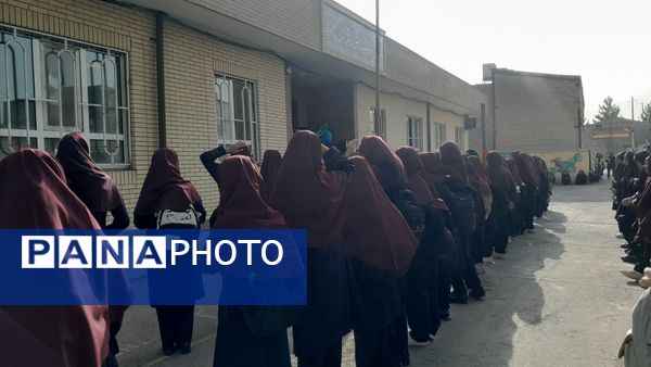 برگزاری‌ مراسم‌‌ روز اول‌ مدارس‌ و هفته‌ دفاع‌مقدس‌ در دبیرستان‌  مخدره‌ مرآتی