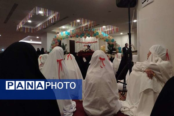 از پشت میز نیمکت تا زیر آسمان مدینه