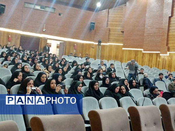 نشست طرح نماد در تالار تربیت ؛ گامی برای تقویت مراقبت اجتماعی دانش‌آموزان 