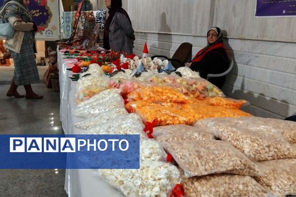 نمایشگاه صنایع‌دستی و سوغات شب یلدا در شهرستان محلات 