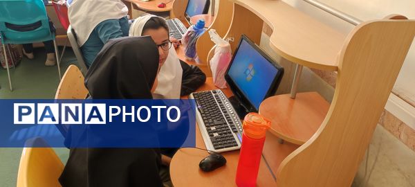 بازدید دانش‌آموزان پیشتاز‌ مدرسه شهید خاقانی از کلاس‌های رایانه کانون سمیه شیروان