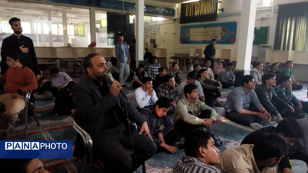 قرائت زیارت حضرت فاطمه (س) در دبیرستان شاهد ابوذر غفاری 