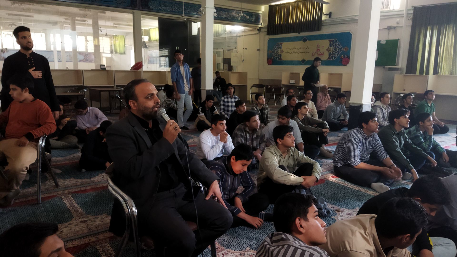 قرائت زیارت حضرت فاطمه (س) در دبیرستان شاهد ابوذر غفاری 