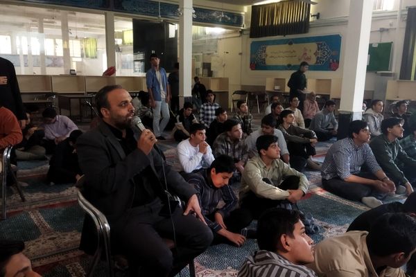 قرائت زیارت حضرت فاطمه (س) در دبیرستان شاهد ابوذر غفاری 