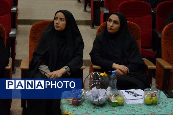 نشست هم‌اندیشی معاونین پرورشی، روحانیون امین و ائمه جماعات در بهارستان‌دو