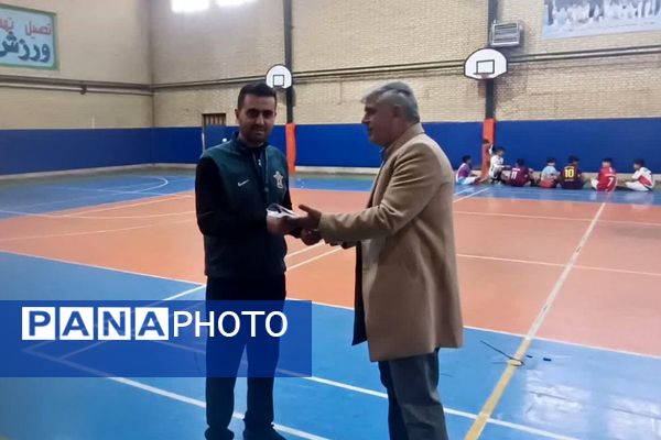 مسابقه ورزشی «روز پدر و پسری» طرح شهید خرازی در دبستان پسرانه علامه طباطبایی پیشوا