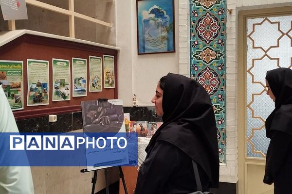 برگزاری نمایشگاه شناخت خطرات و آسیب های جامعه به مناسبت هفته نیروی انتظامی در دبیرستان صدیقه طاهره ناحیه یک شهرری