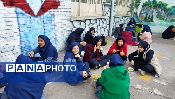 روز شاد و خاطره‌انگیز دانش‌آموزان در دبیرستان شاهد تکتم