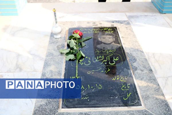 تجدید میثاق با شهدا و آرمانهای انقلاب در آغاز هفته دفاع مقدس