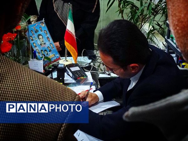 تحویل کارنامه هشدار دانش آموزان به اولیا دبیرستان میثاق