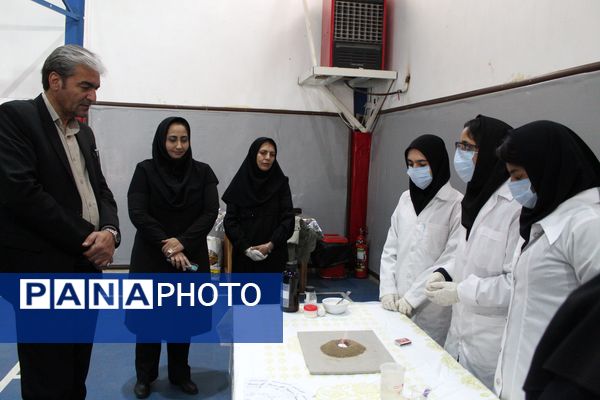 گرامیداشت روز آزمایشگاه در دبیرستان دخترانه شاهد غرویان وکیلی (۲۲)