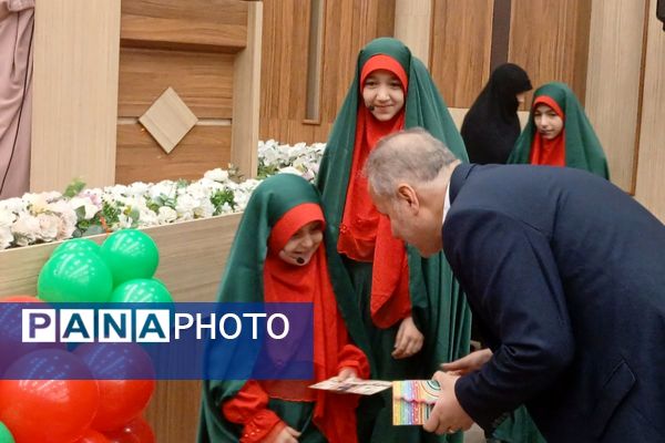 مراسم یلدای مادرانه با حضور فرهنگیان و دانش‌آموزان در اردوگاه شهید منتظری شهریار