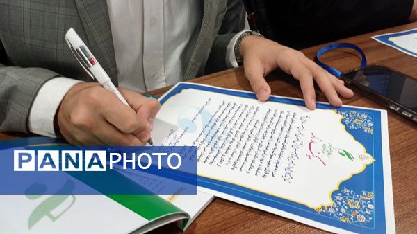 دانش‌آموزان در مسیر ساخت ایران