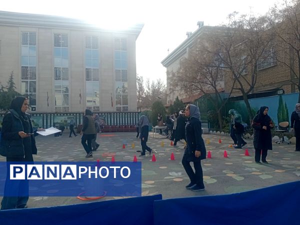 مسابقه جذاب مادر و دختر در دبستان مصلی نژاد حضرت زینب(س)