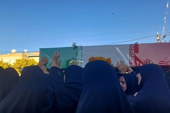 پیکر پاک شهدای گمنام در میان عاشقان ولایت در روز شهادت حضرت فاطمه (س) 