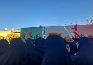 پیکر پاک شهدای گمنام در میان عاشقان ولایت در روز شهادت حضرت فاطمه (س) 