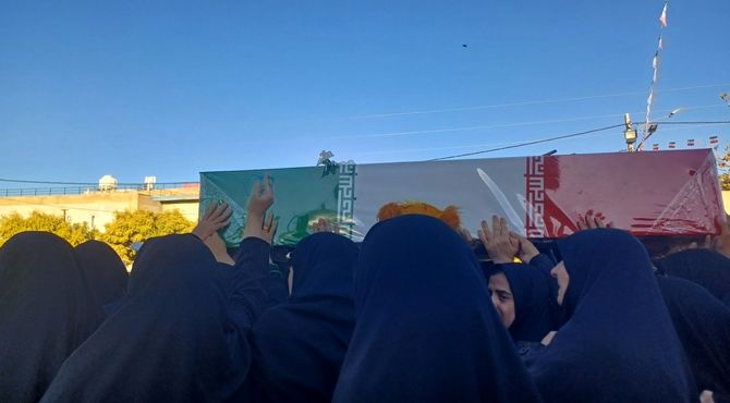 پیکر پاک شهدای گمنام در میان عاشقان ولایت در روز شهادت حضرت فاطمه (س) 