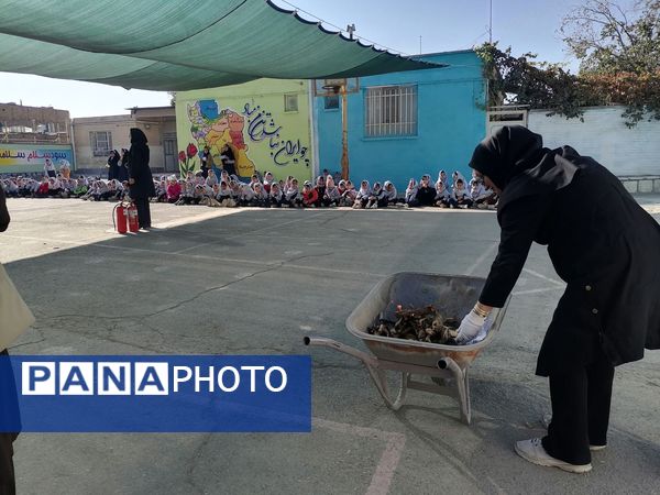 آموزش اطفاء حریق در مدرسه ناهید نخودی
