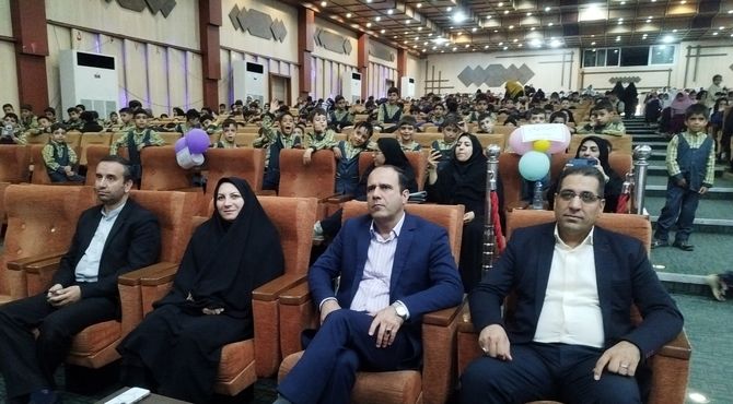 جشن روز کودک باحضور دانش‌آموزان کلاس اولی در اصفهان برگزار شد
