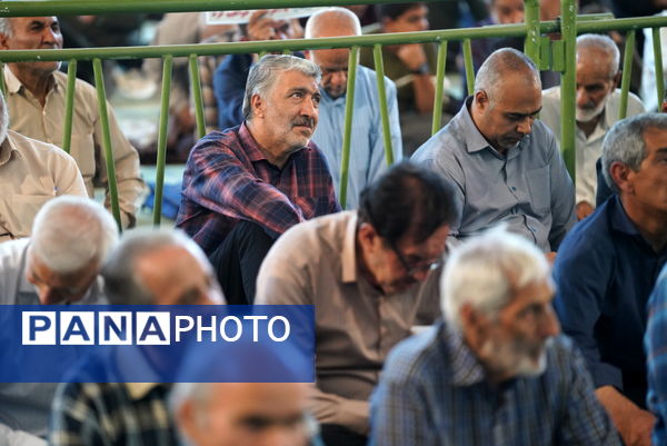 حضور مدیرکل آموزش‌وپرورش استان در نماز جمعۀ شهر اصفهان