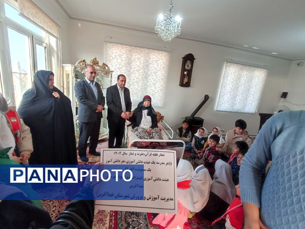 تجلیل پیشتازان از مادران شهدا به‌مناسبت هفته قرآن، عترت و نماز در خداآفرین