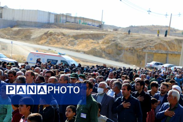 استقبال باشکوه مردم لنده از شهدای گمنام