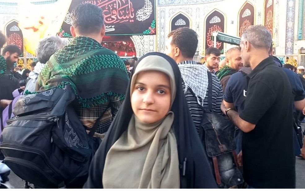 دانش‌آموزان با عشق امام حسین (ع) در گرمای شدید کربلا

