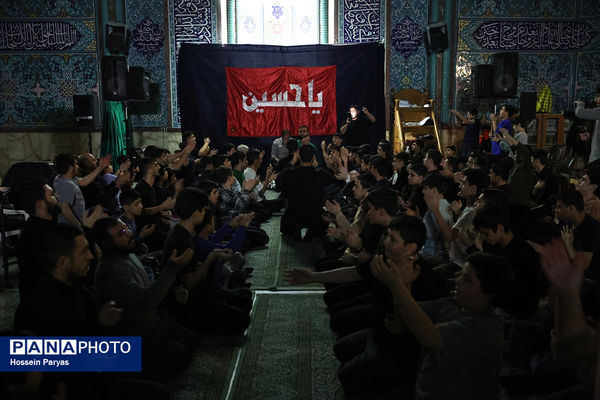 اعتکاف دانش‌آموزی در حسینه ارشاد