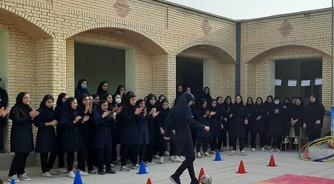 شور و نشاط دانش‌آموزان،نشانه‌ای از امید و پویایی در مدارس است