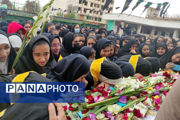 تشییع شهید گمنام در مدارس ناحیه 4 شیراز