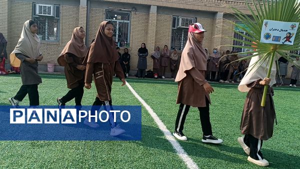 المپیاد ورزشی درون مدرسه‌ای در مدرسه شهید مطهری فین