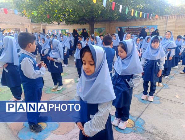 زنگ آغاز مهر در دبستان دخترانه مهر و ماه آشخانه 