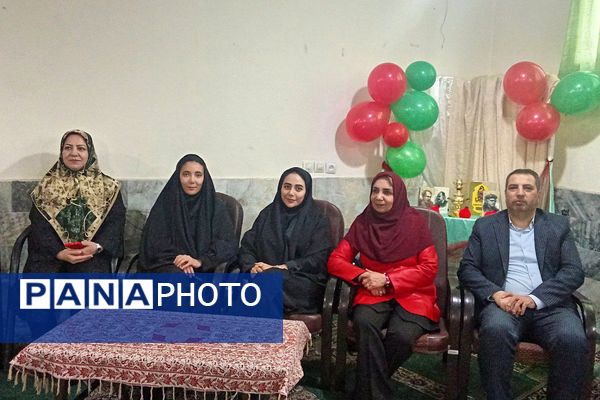 از سنت تا خلاقیت، برگزاری نمایشگاه صنایع دستی یلدا در دبیرستان توحید یک