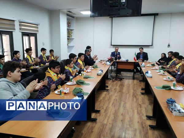 دانشآموزان پیشتاز همدانی، بهارِ میلاد حضرت زینب (س) را با تجلیل از پرستاران بیمارستان بعثت جشن گرفتند