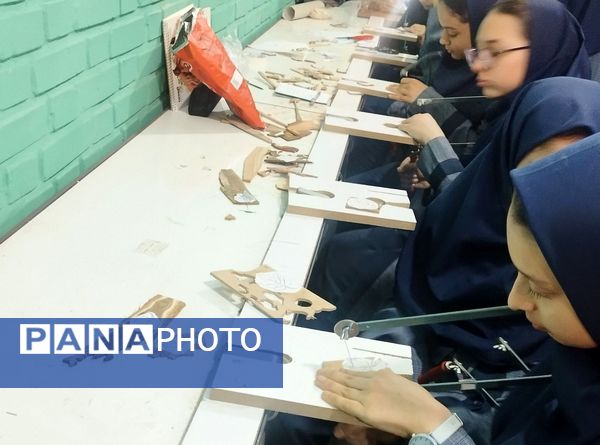 بازدید معاون آموزش متوسطه استان از دبیرستان شاهد تکتم ناحیه ۳ مشهد